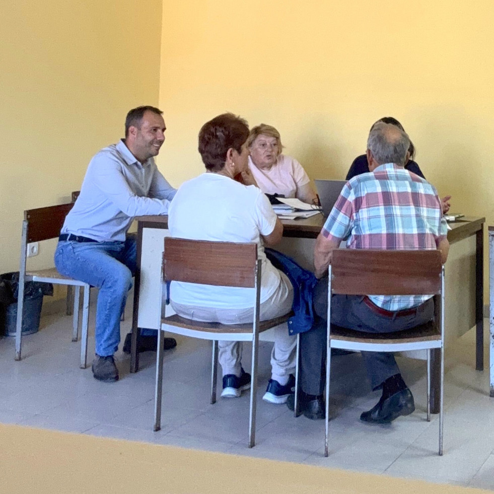Pérez inicia una ronda de contactos en las parroquias para conocer las demandas de las personas mayores