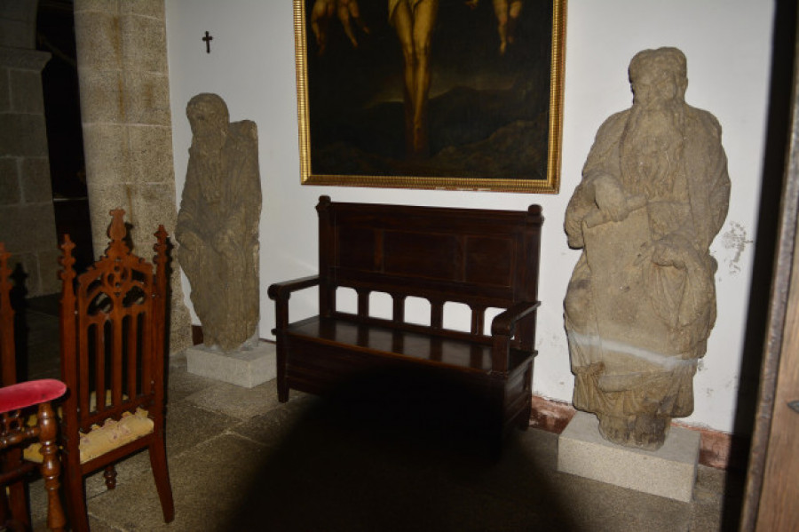 Os Franco aceptan devolver de forma inmediata as estatuas do Mestre Mateo a Santiago