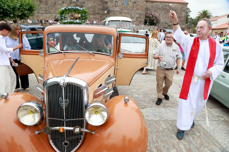 Procesión sobre ruedas en honor a San Cristóbal en Cambados