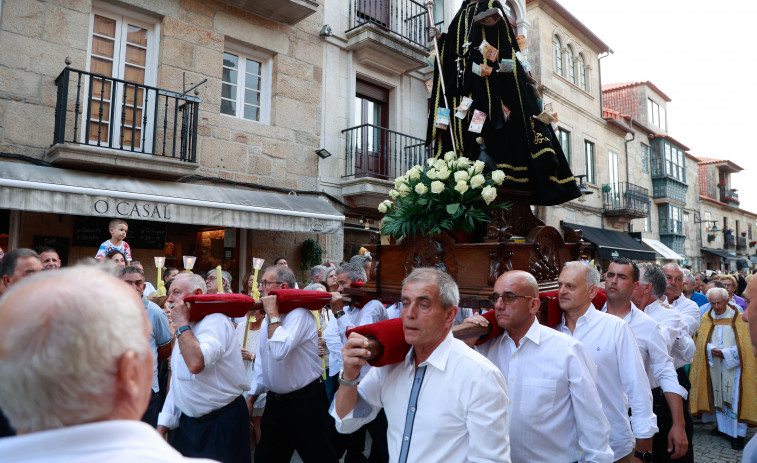 Día de milagros en Cambados para celebrar un San Benito que recupera las poxas en Lores