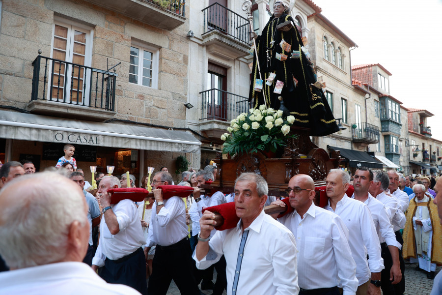 Día de milagros en Cambados para celebrar un San Benito que recupera las poxas en Lores