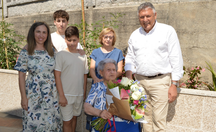 Rosa celebra su centenario en Dorrón con la visita del alcalde