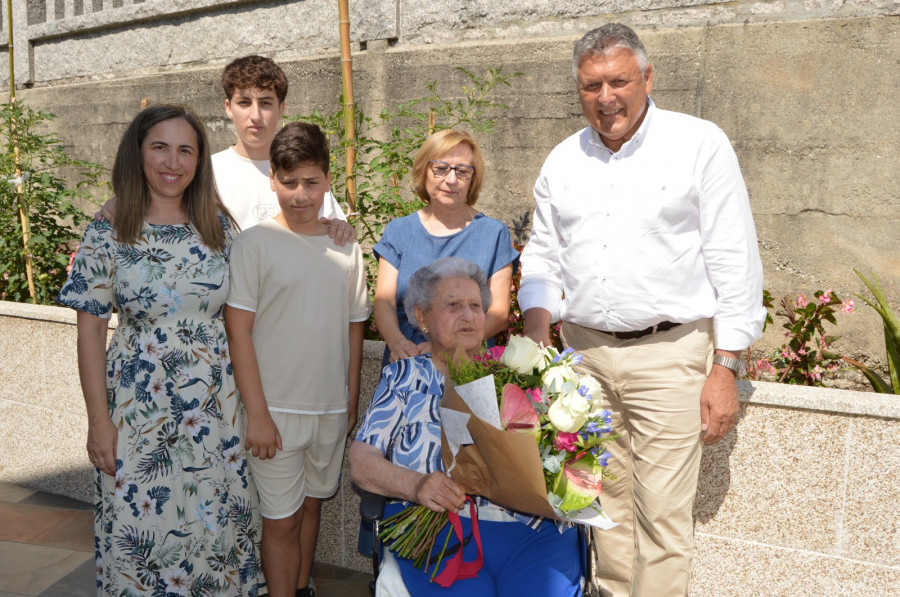 Rosa celebra su centenario en Dorrón con la visita del alcalde