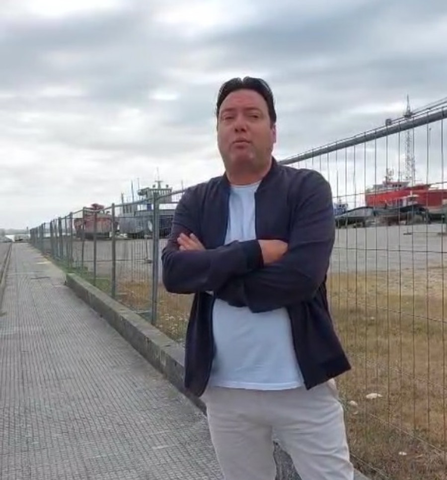 Somos Cambados exige a Portos la retirada de parte del vallado de Tragove por la reducción de plazas de aparcamiento