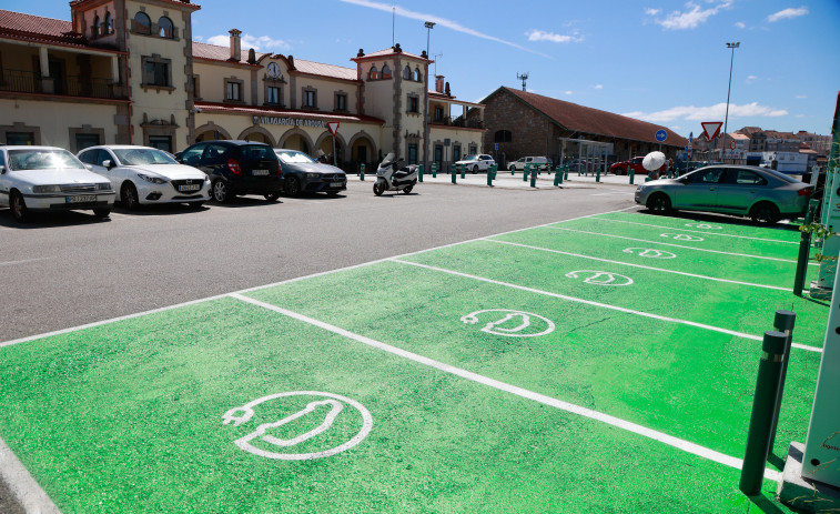 La escasez de puntos de carga lastra la venta de vehículos eléctricos en Arousa