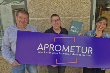 Pablo Tomé DIrector comercial de REYVI, Abel Óscar presidente de Aprometur e Diana Rey Xerente de REYVI, novo PATROCINADOR e Proveedor