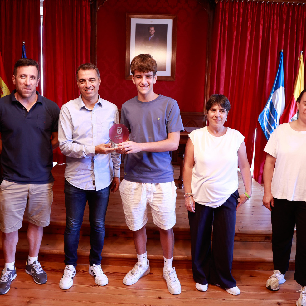 Vilagarcía homenajea a Bruno Gómez, joven promesa del balomano gallego