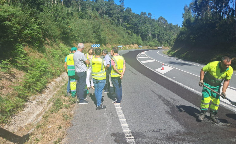 La Diputación supervisa los trabajos de conservación integral en la carretera de Catoira-Carracedo