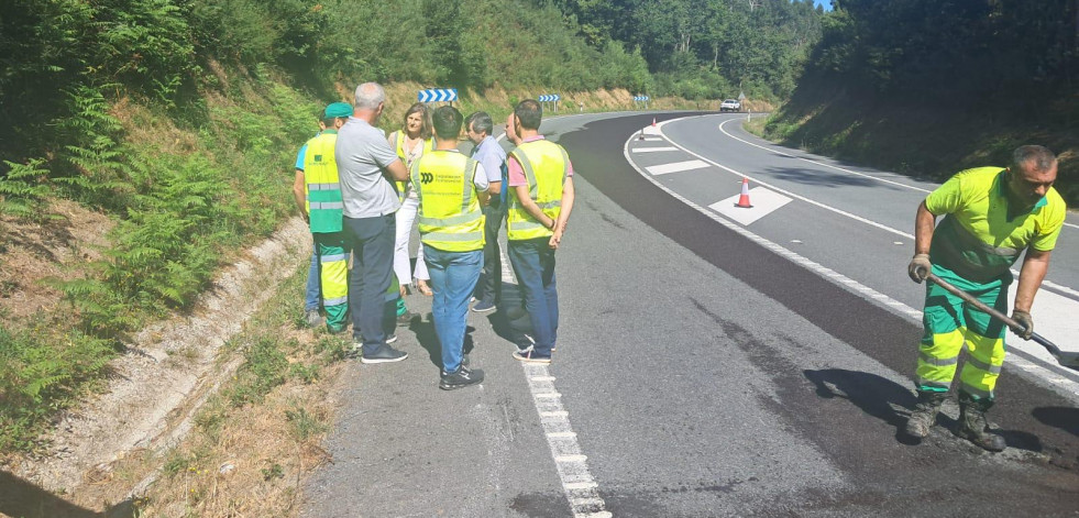 La Diputación supervisa los trabajos de conservación integral en la carretera de Catoira-Carracedo