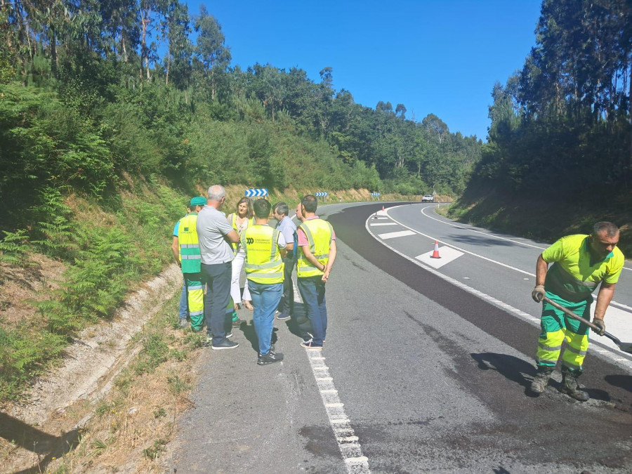 La Diputación supervisa los trabajos de conservación integral en la carretera de Catoira-Carracedo