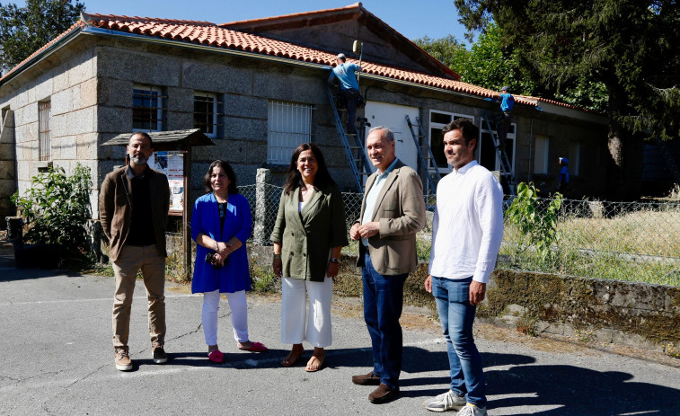 Mejoran la cubierta y paredes de la Escuela de Vilanoviña
