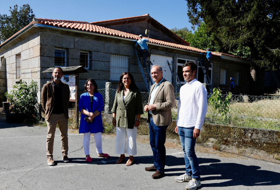Mejoran la cubierta y paredes de la Escuela de Vilanoviña