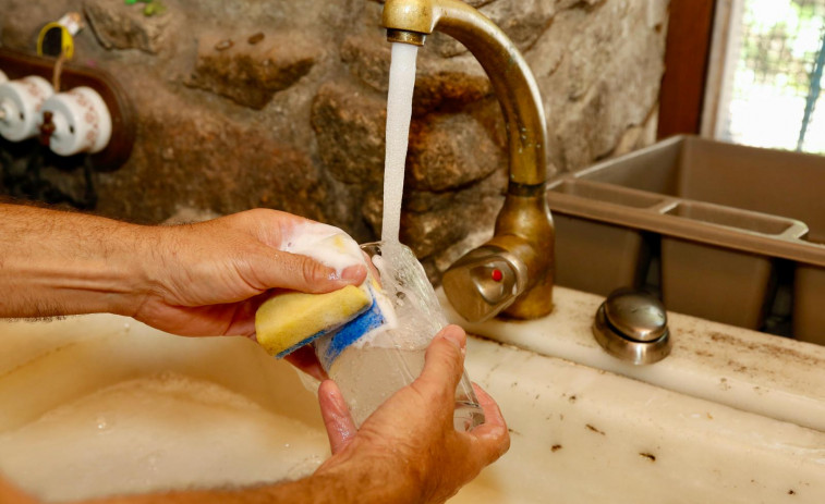 El consumo del agua subió en más de un 23% en Vilagarcía en agosto del año pasado
