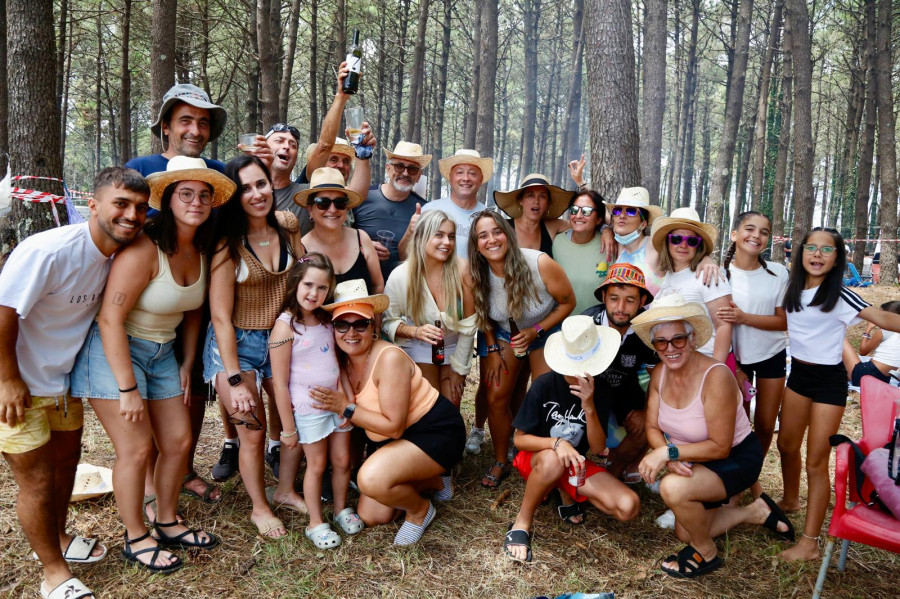 El San Ramón llena A Bouza para la comida campestre en los días grandes del Carmen de A Illa