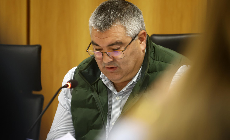 Ribadumia ejecuta labores de mantenimiento y puesta a punto de su mobiliario urbano