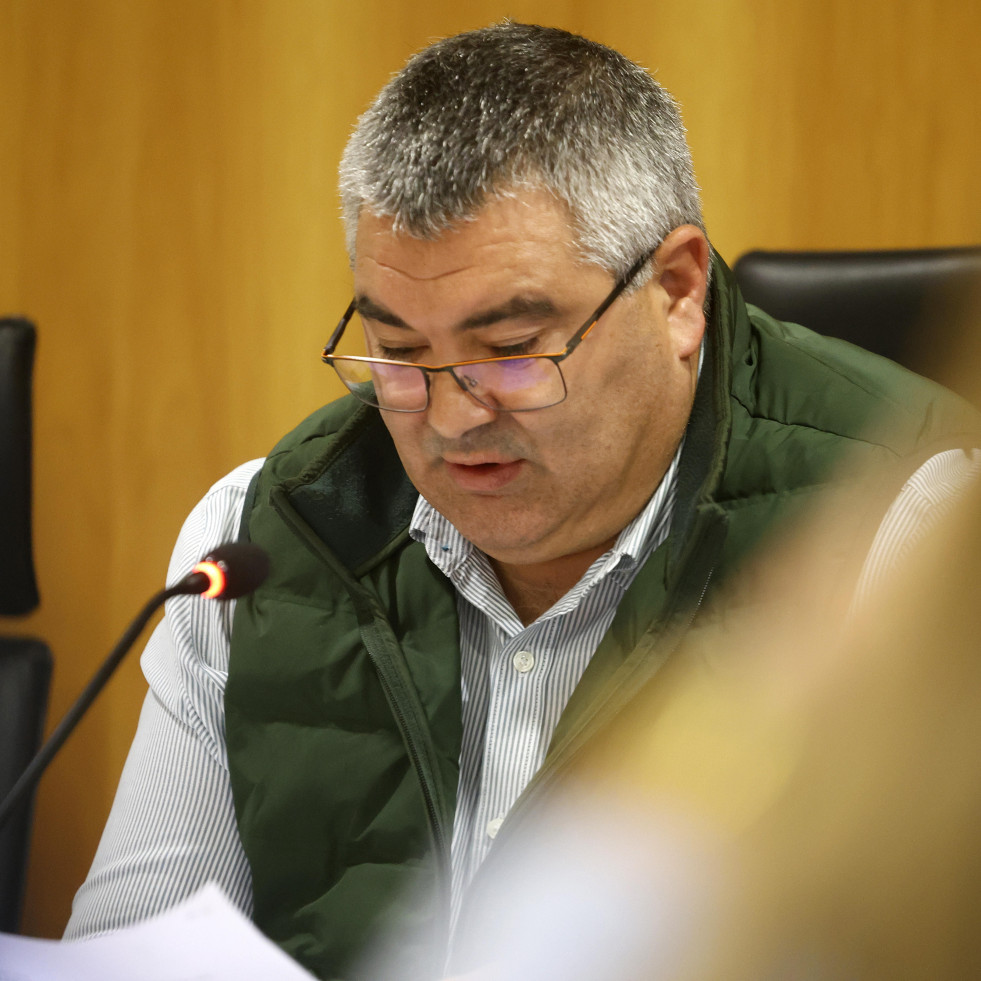 Ribadumia ejecuta labores de mantenimiento y puesta a punto de su mobiliario urbano