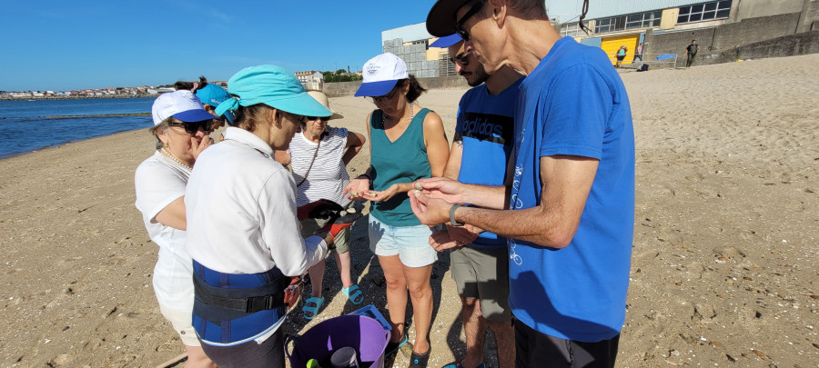 La Asociación Mar da Pobra lleva al turista el marisqueo tradicional