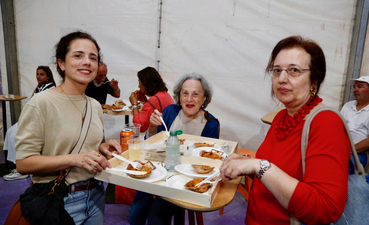 La Festa da Vieira triunfa en Cambados con récord de raciones