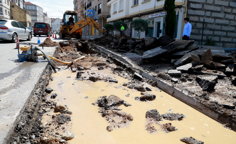 El Concello de Vilagarcía invierte 50.000 euros en arreglar un tramo de la red de agua en As Carolinas
