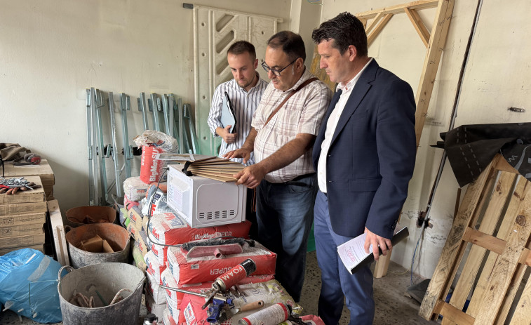 Boiro trabaja en la renovación de una antigua vivienda dos maestros para fines sociales