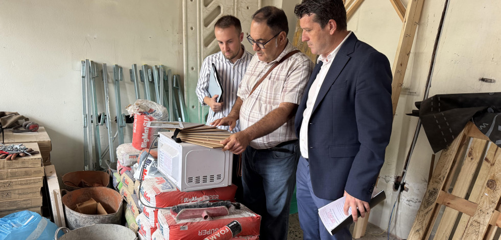 Boiro trabaja en la renovación de una antigua vivienda dos maestros para fines sociales