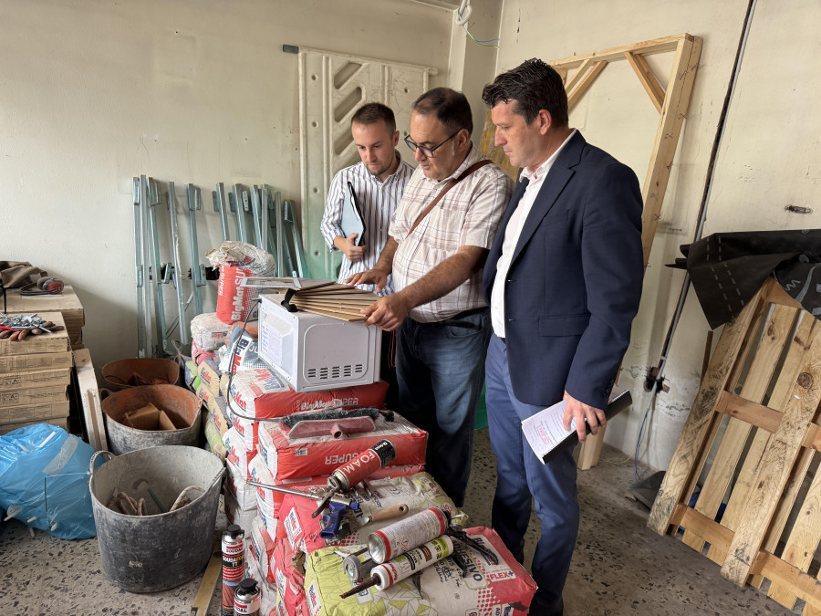 Boiro trabaja en la renovación de una antigua vivienda dos maestros para fines sociales