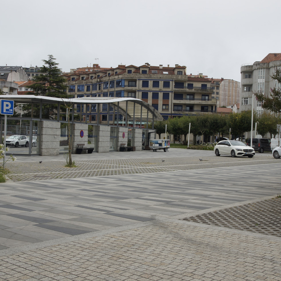 Portonovo convoca una movilización en contra de las multas por aparcar en la plaza del mercado