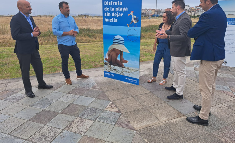 Afundación acerca a Portonovo la campaña de cuidado de los arenales ‘Goza da praia sen deixar pegada’