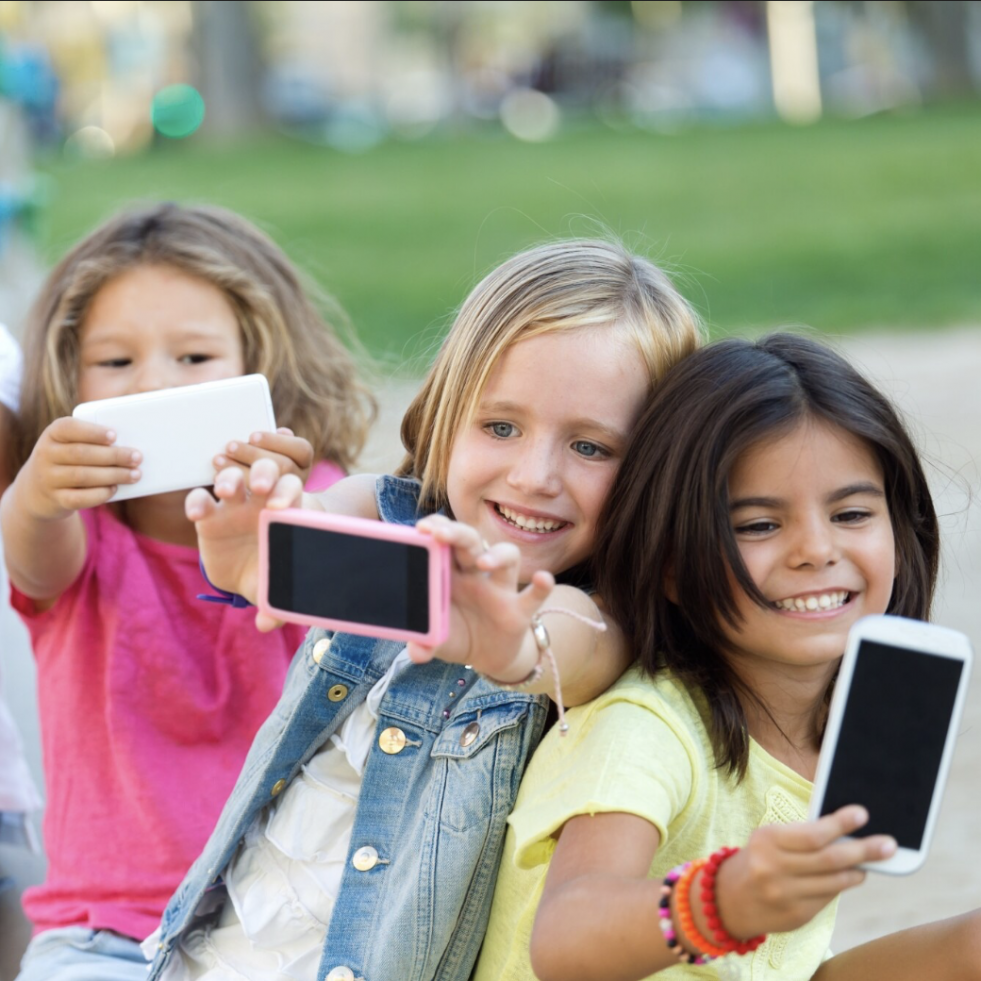 Utilizar un smartphone durante la infancia deteriora el bienestar psicológico en la juventud