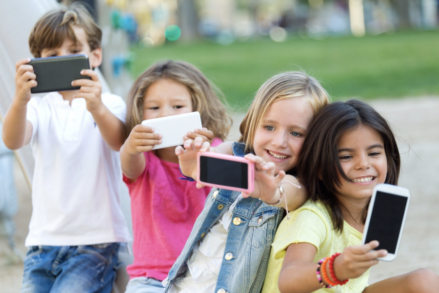 Utilizar un smartphone durante la infancia deteriora el bienestar psicológico en la juventud