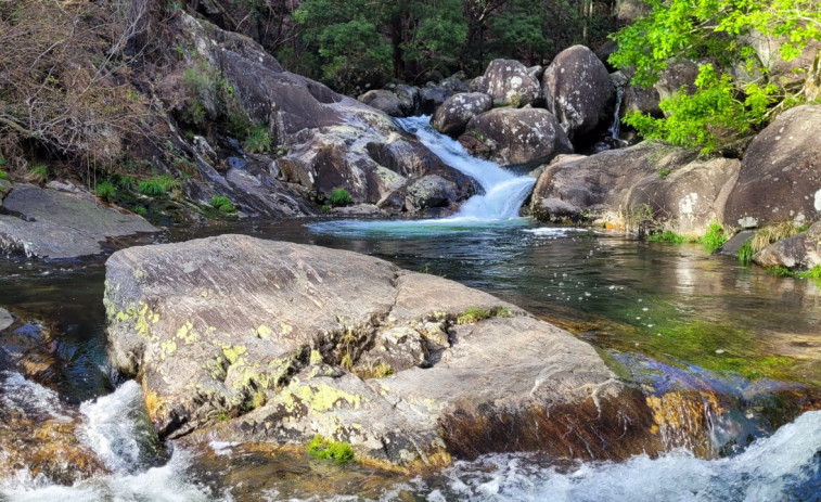 A Pobra ensalza el valor del río Pedras con dos rutas turísticas