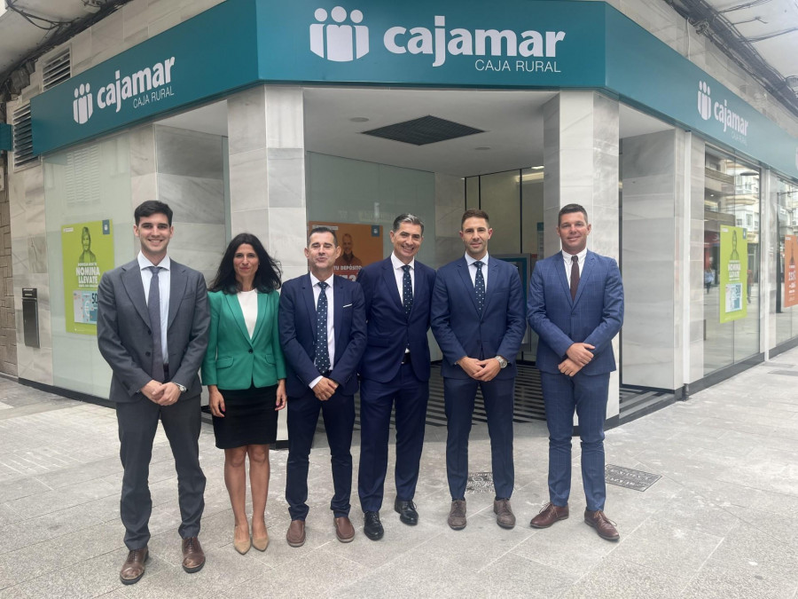 Cajamar inaugura su nueva oficina de Vilagarcía