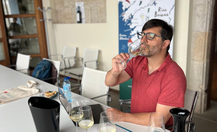 A publicación vinícola líder ‘Vinous’ recorre a DO Rías Baixas cunha cata de 80 marcas