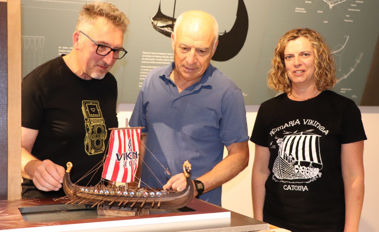 Catoira suma unha nova maqueta dun barco viquingo cedida por 