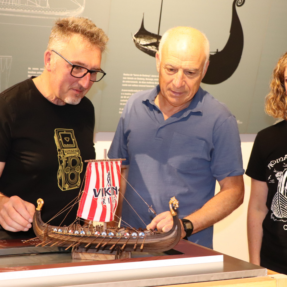 Catoira suma unha nova maqueta dun barco viquingo cedida por 