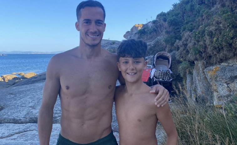 Lucas Vázquez se relaja en O Grove mientras decide su futuro