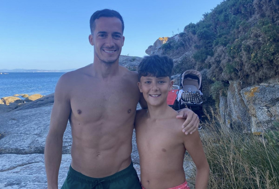 Lucas Vázquez se relaja en O Grove mientras decide su futuro