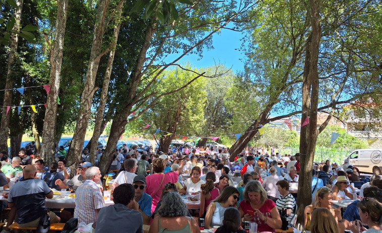 Soalleira celebra a súa tradicional Muiñada con música, baile e unha churrascada