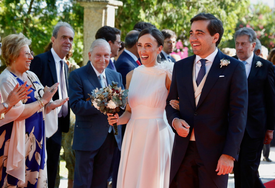 Reportaje | Un ‘sí, quiero’ de ensueño en la isla de A Toxa, con la bendición del papa León XIV