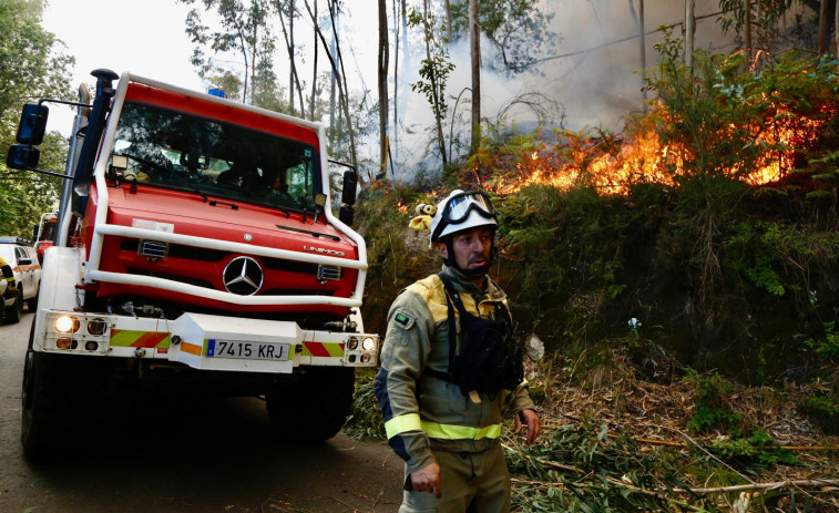 Dan por extinguido el incendio forestal de Meaño, que arrasó más de 82 hectáreas
