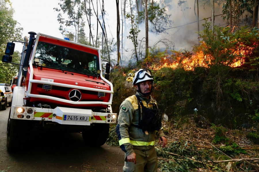 Un incendio forestal en Meaño arrasa 40 hectáreas