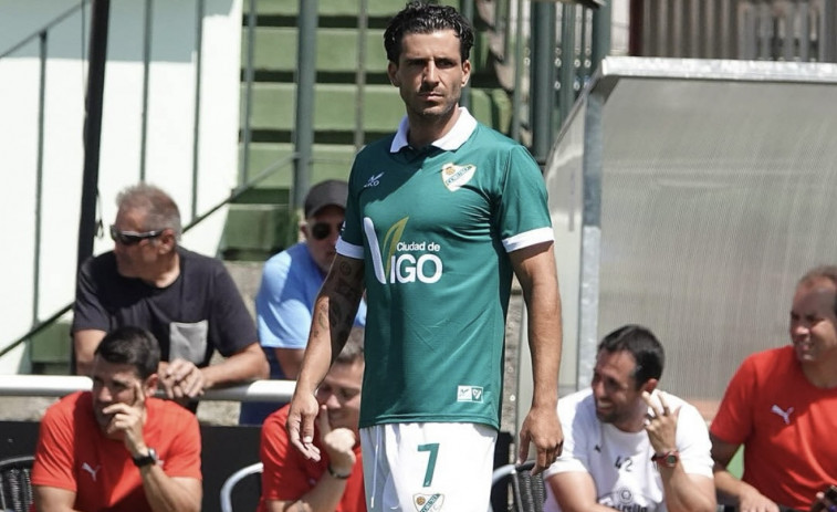 El delantero Álex Rey apunta al Arosa SC tras anunciar su salida del Coruxo
