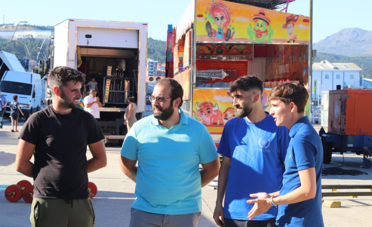 Ribeira salva sus Festas do Verán ‘in extremis’ e instala las atracciones