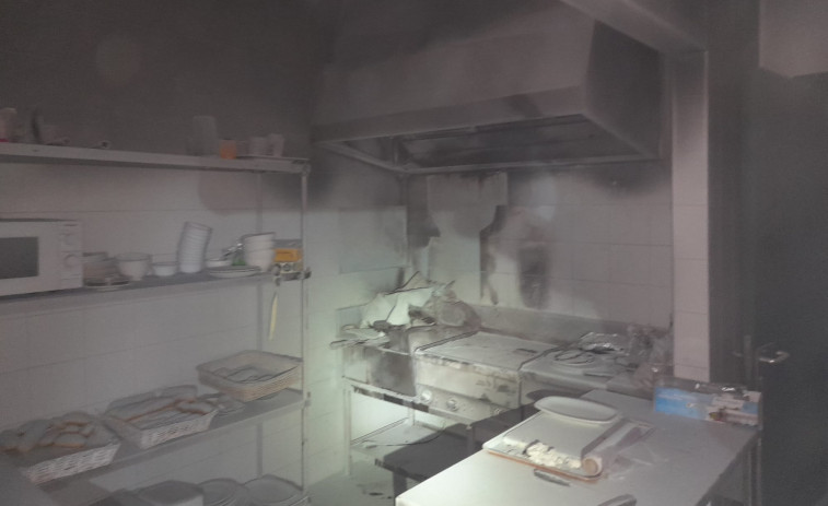 Un incendio en la cocina de la cafetería del Hospital do Barbanza hizo saltar las alarmas