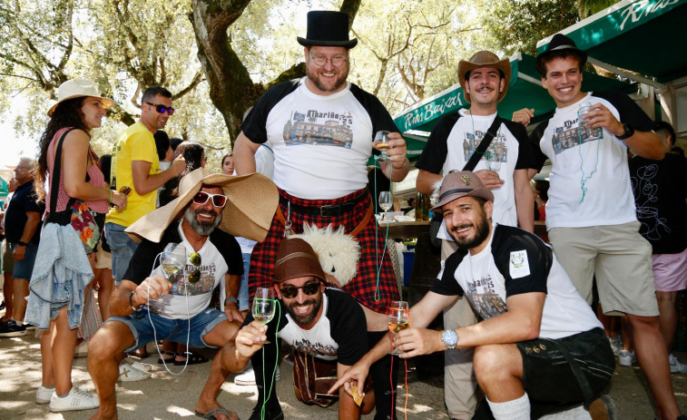 El albariño ya reina en un Cambados “máis cheo que nunca” para “beber con abundancia, pero con sentidiño”