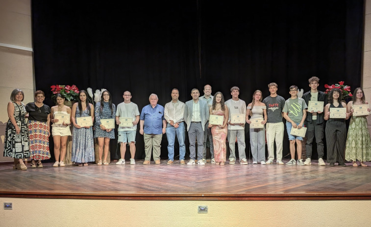 Caldas premia sus mejores expedientes académicos con entradas para el Revenidas y un bono en comercio local