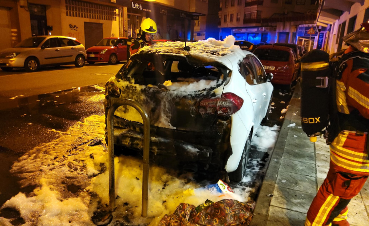 Urbaser y el Concello de Vilagarcía tramitan una denuncia por el incendio de los contenedores en López Ballesteros