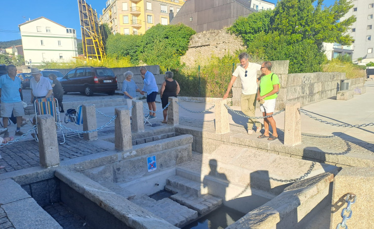 El lavadero de Carril ya vuelve a ser punto de reunión vecinal