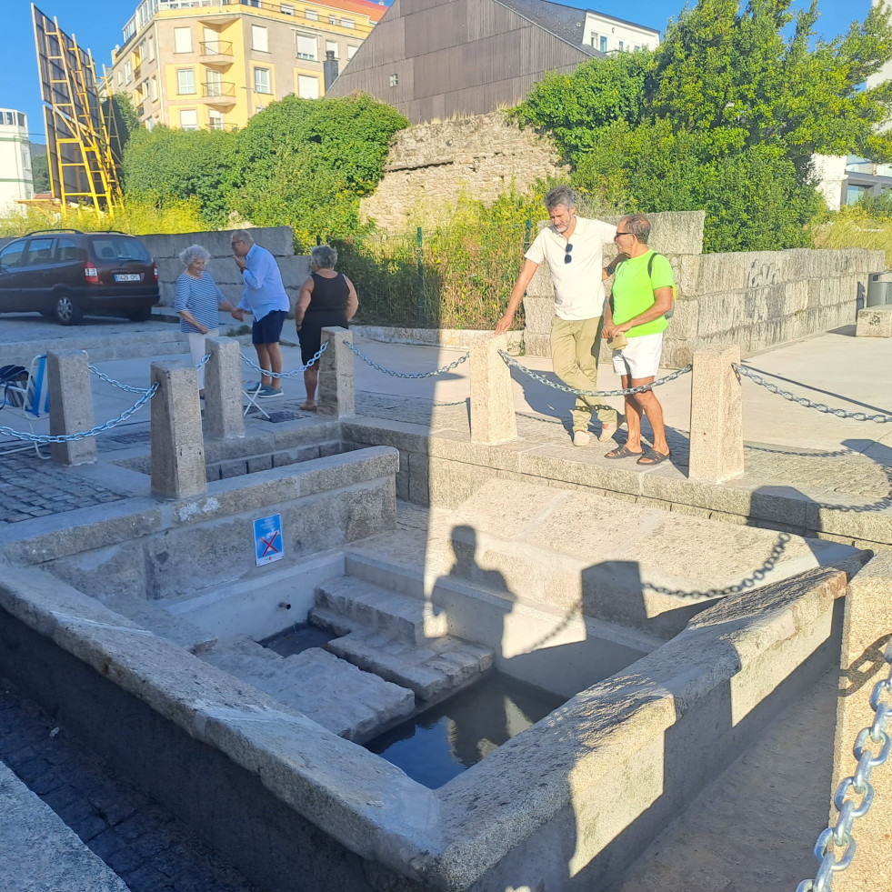 El lavadero de Carril ya vuelve a ser punto de reunión vecinal