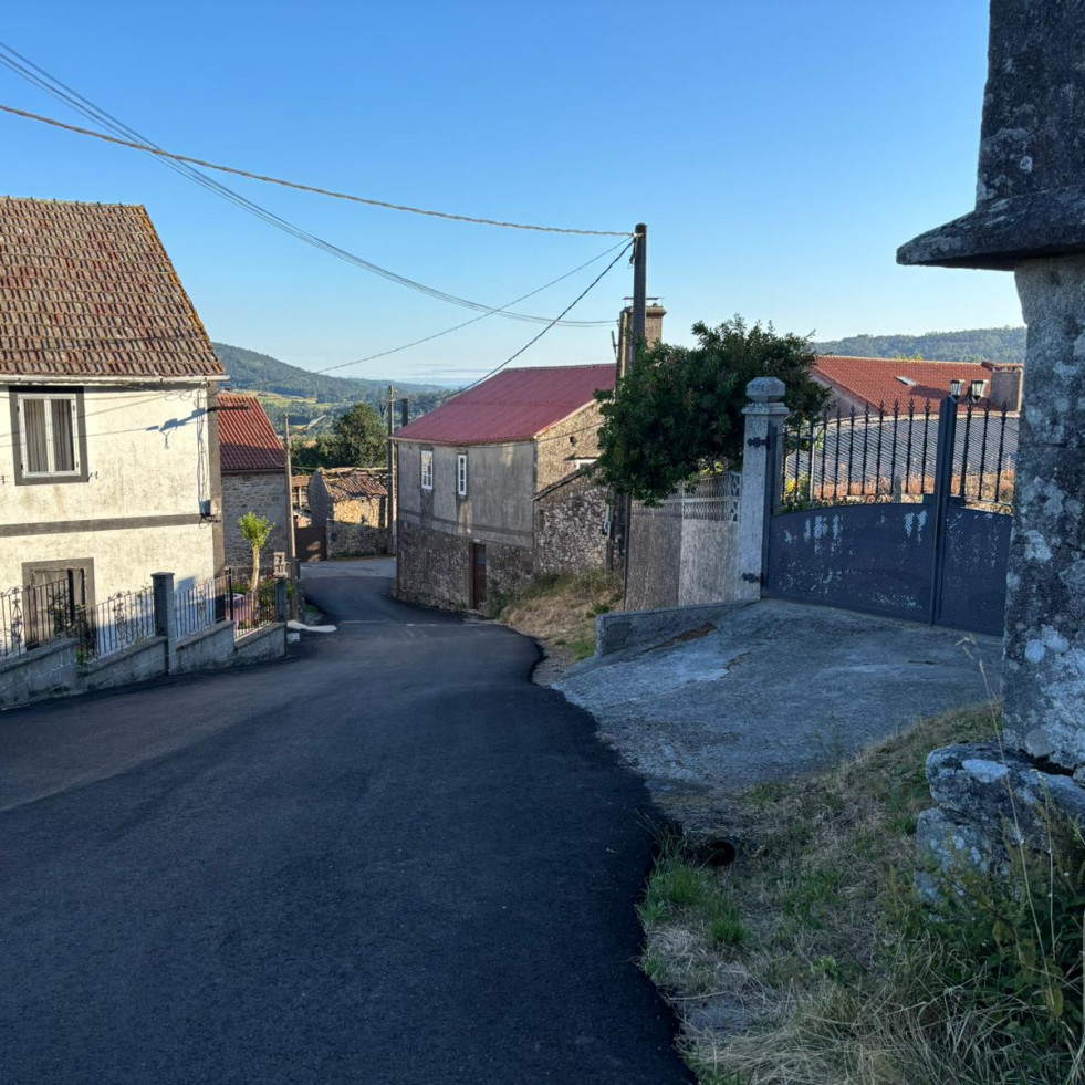 Cuntis continúa las mejoras en los caminos deteriorados de Arcos